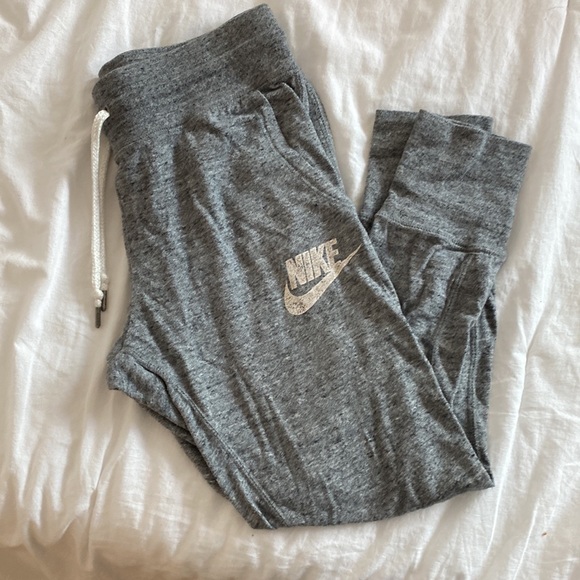 Women’s Nike Vintage Capri Sweatpants - Picture 2 of 5